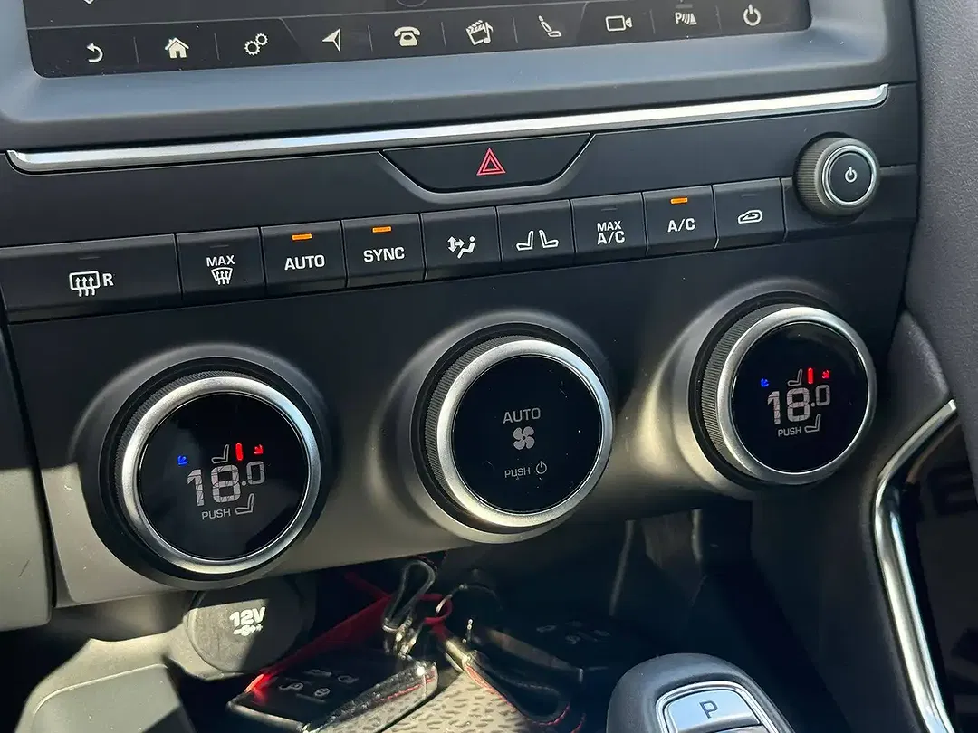Jaguar E-Pace 2.0 4x4 - Thumbnail 24
