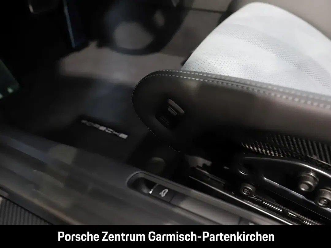 Porsche 718 Spyder RS - Thumbnail 17