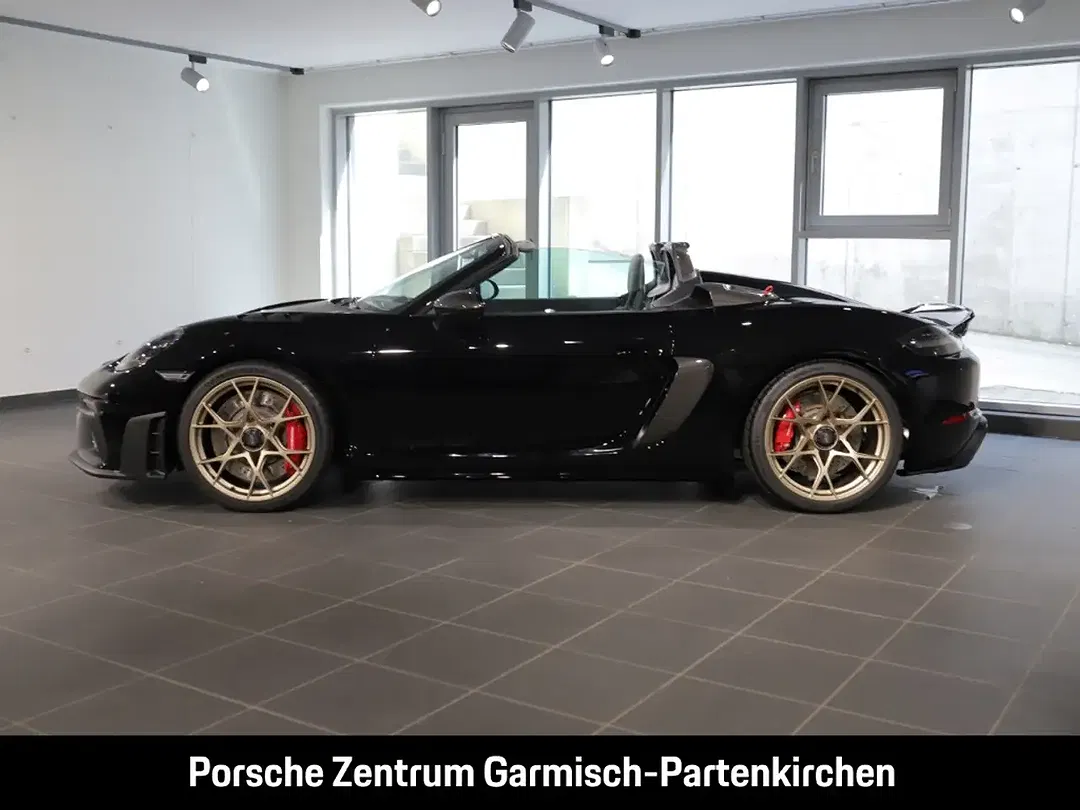 Porsche 718 Spyder RS - Thumbnail 3