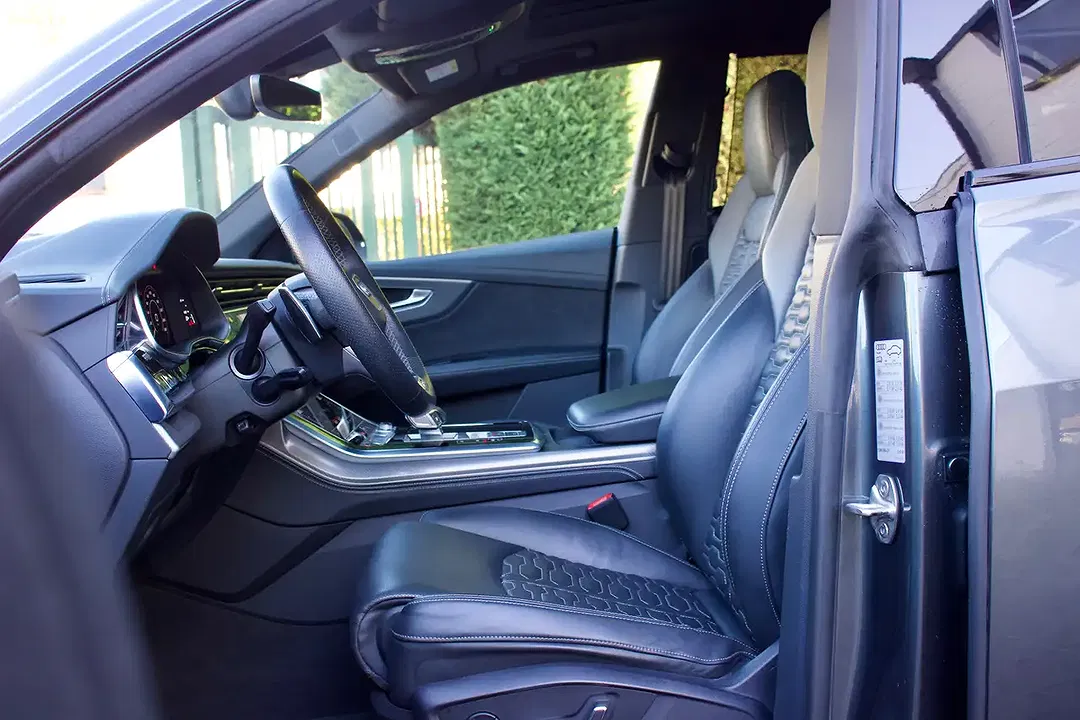 Audi RS Q8 TFSI quattro - Thumbnail 13