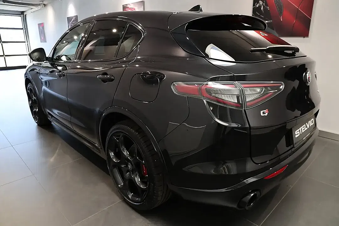 Alfa Romeo Stelvio 2.2 16V Q4 Veloce - Thumbnail 4
