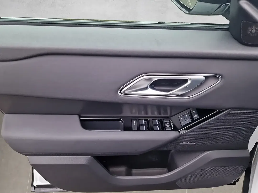 Land Rover Range Rover Velar R-Dynamic SE - Thumbnail 13