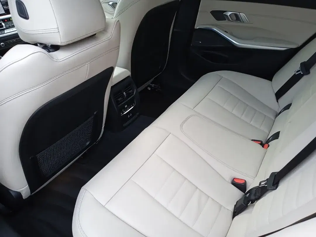 BMW 330 xDrive M Sport - Thumbnail 11
