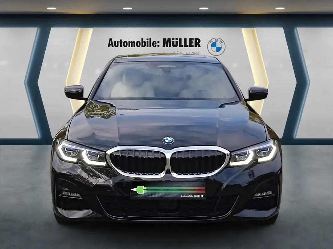 BMW 330 xDrive M Sport - Thumbnail 2