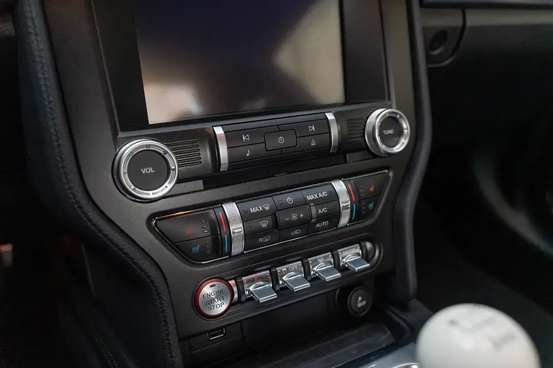 Ford Mustang 5.0 - Thumbnail 11