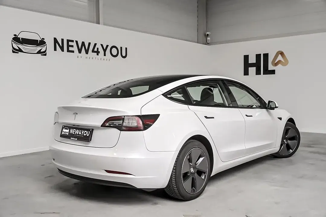 Tesla Model 3 60 kWh Standard Range Plus - foto 2