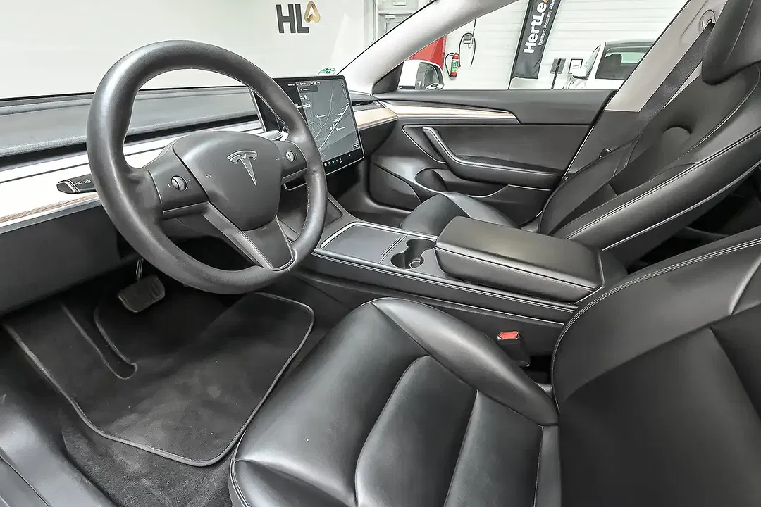 Tesla Model 3 60 kWh Standard Range Plus - Thumbnail 8