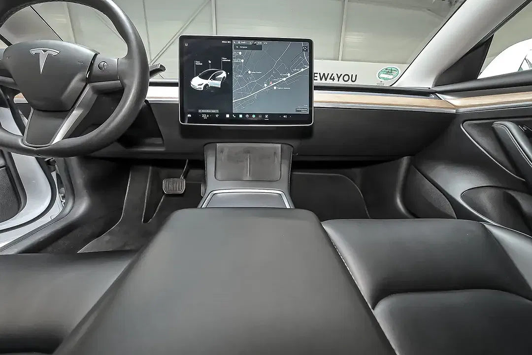 Tesla Model 3 60 kWh Standard Range Plus - Thumbnail 9