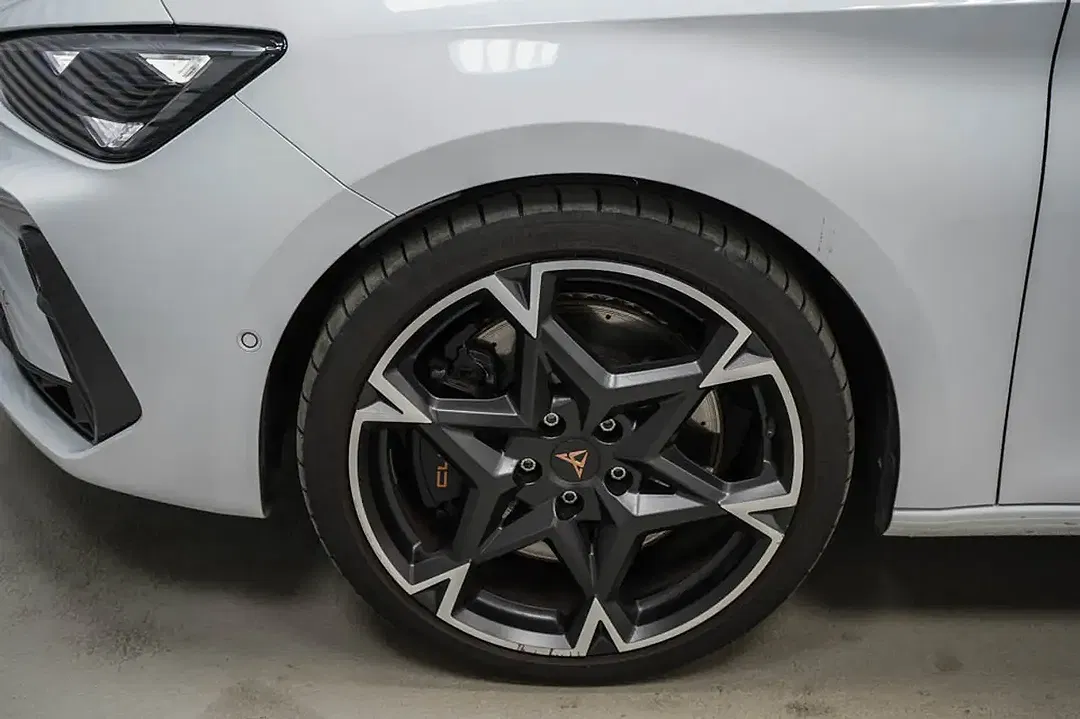 CUPRA Leon 2.0 TSI DSG 4x4 VZ - Thumbnail 5