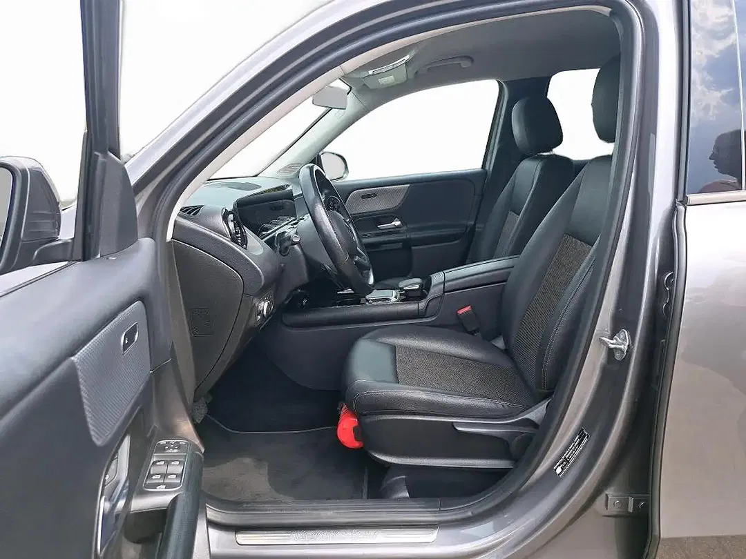 Mercedes-Benz GLB 200 - Thumbnail 5
