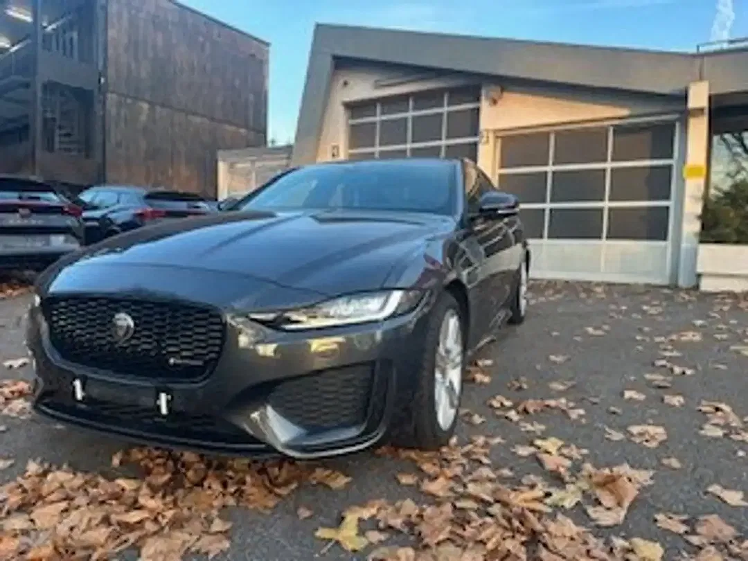 Jaguar XE 4x4 R-Dynamic SE - foto 1