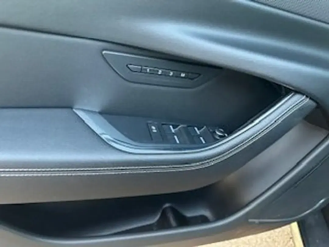 Jaguar XE 4x4 R-Dynamic SE - Thumbnail 11