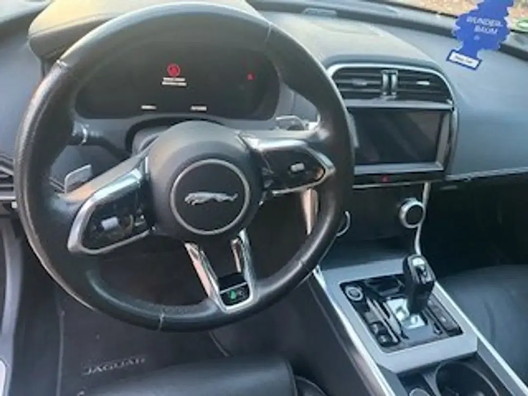 Jaguar XE 4x4 R-Dynamic SE - Thumbnail 12