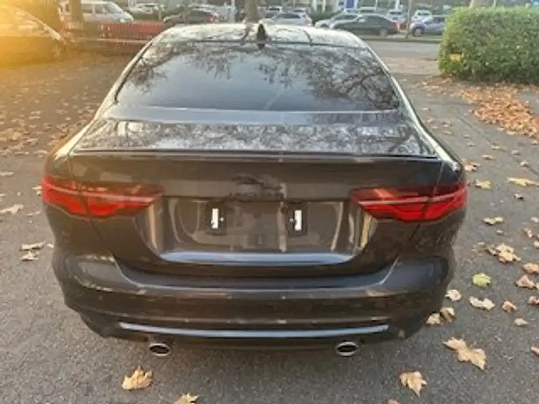 Jaguar XE 4x4 R-Dynamic SE - Thumbnail 6