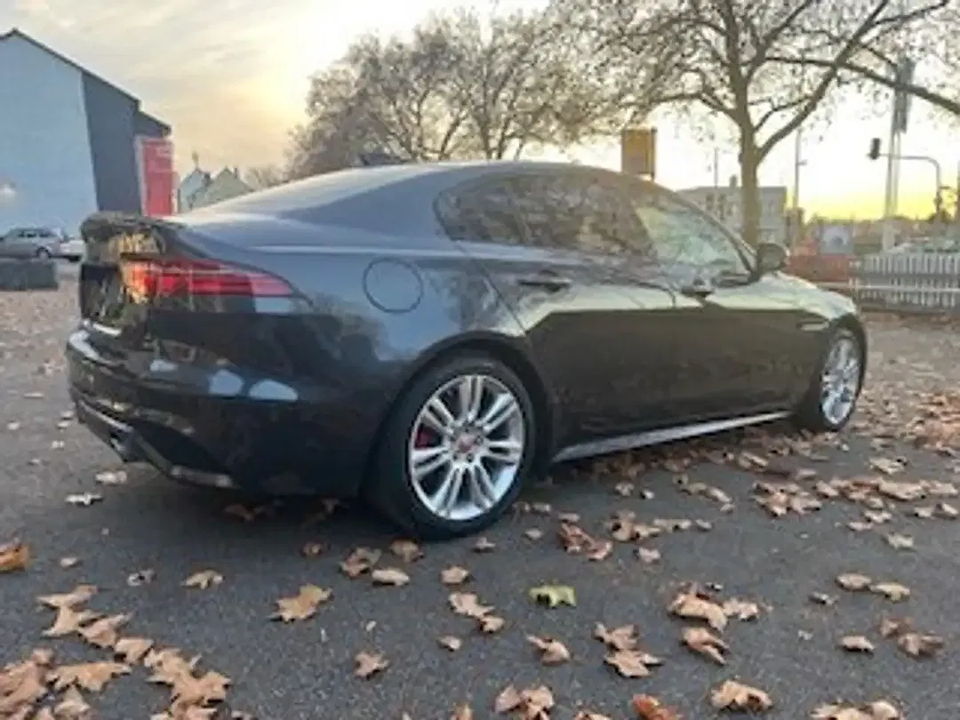 Jaguar XE 4x4 R-Dynamic SE - Thumbnail 7