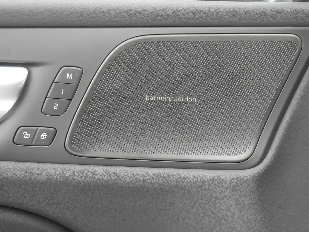 Volvo V60 T6 Plus Dark - Thumbnail 14