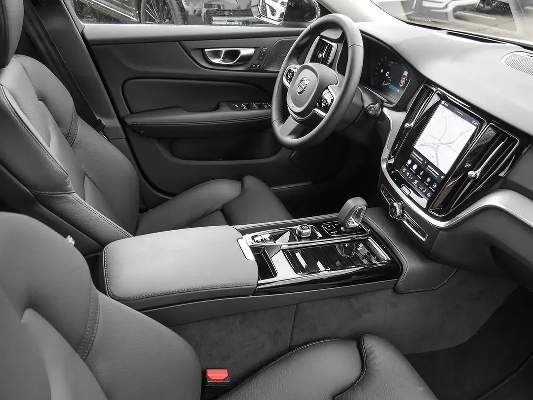 Volvo V60 T6 Plus Dark - Thumbnail 3