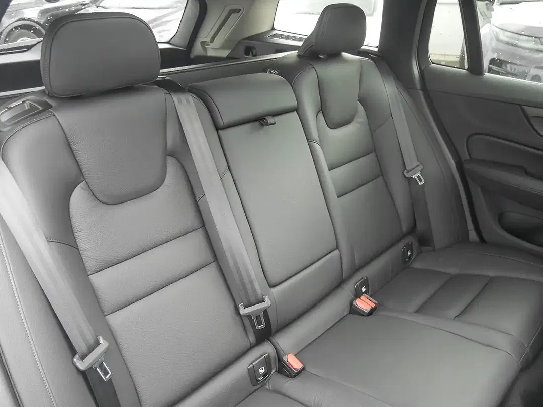 Volvo V60 T6 Plus Dark - Thumbnail 4