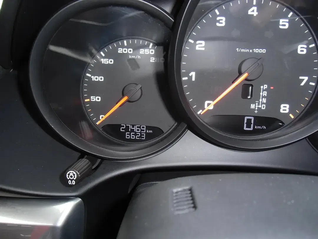 Porsche Cayman Plus - Thumbnail 11