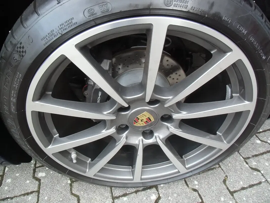 Porsche Cayman Plus - Thumbnail 17