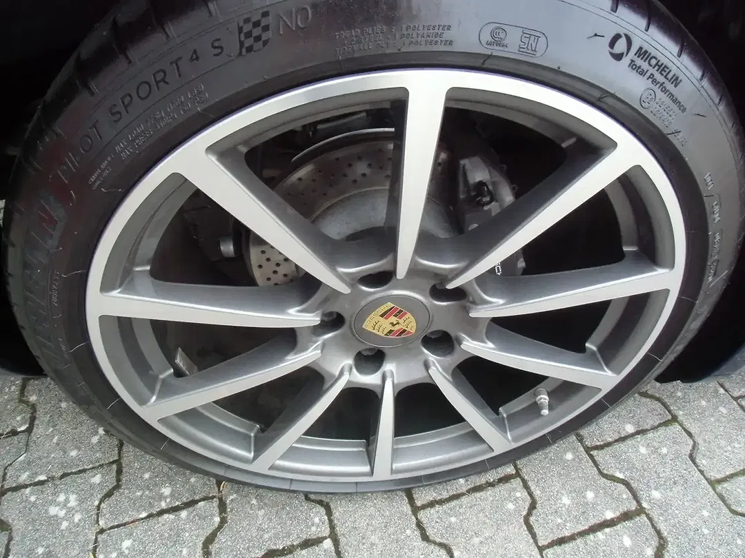 Porsche Cayman Plus - Thumbnail 18