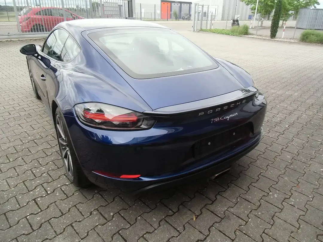 Porsche Cayman Plus - Thumbnail 3