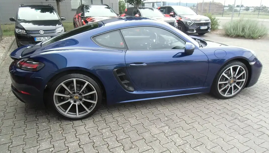 Porsche Cayman Plus - Thumbnail 4