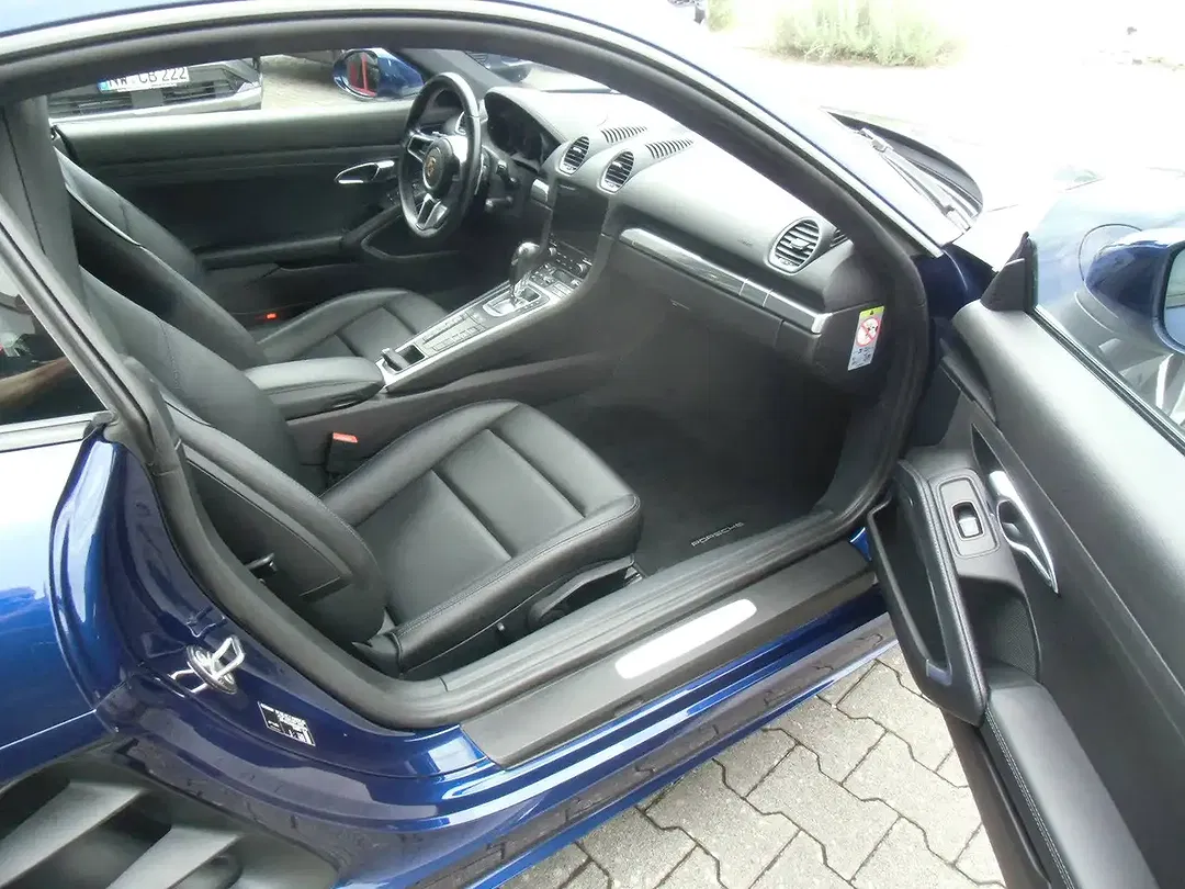 Porsche Cayman Plus - Thumbnail 5