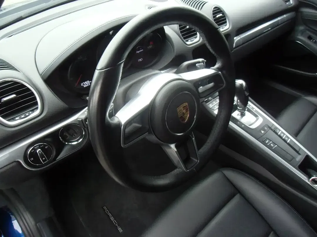 Porsche Cayman Plus - Thumbnail 9