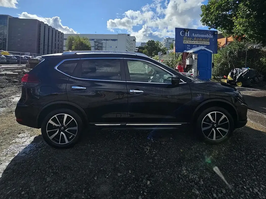 Nissan X-Trail Tekna - Thumbnail 3