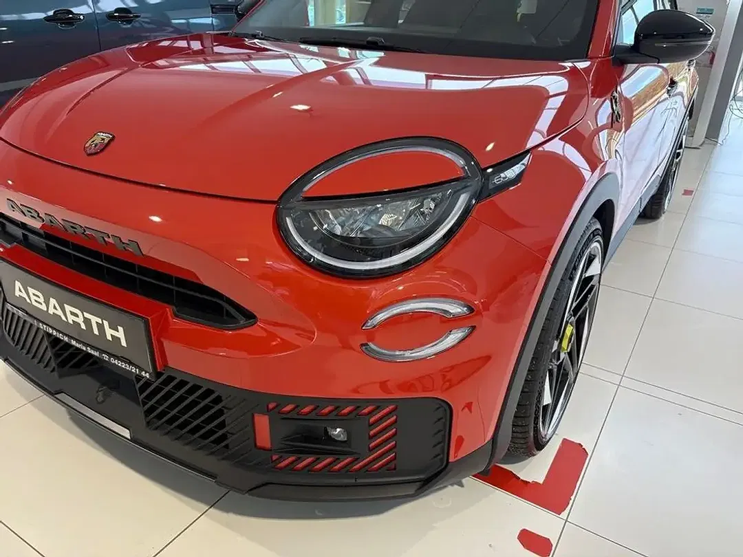 Abarth 600e Turismo - Thumbnail 3