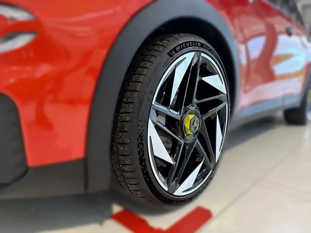 Abarth 600e Turismo - Thumbnail 4