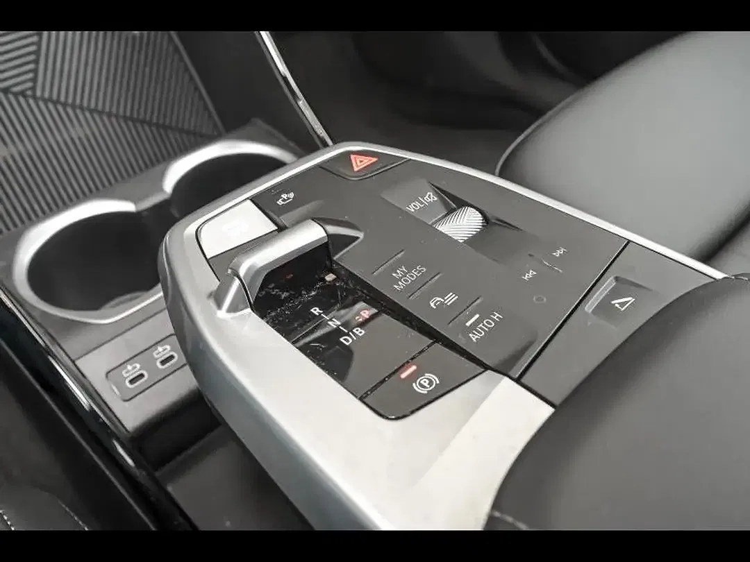 BMW iX2 M - Thumbnail 6