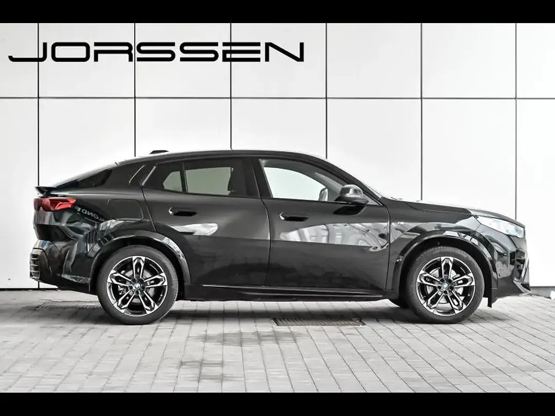 BMW iX2 M - foto 2