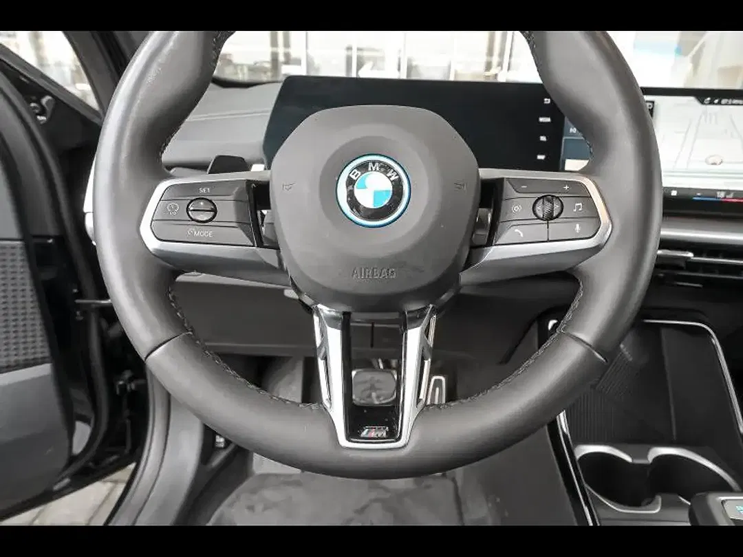 BMW iX2 M - Thumbnail 5