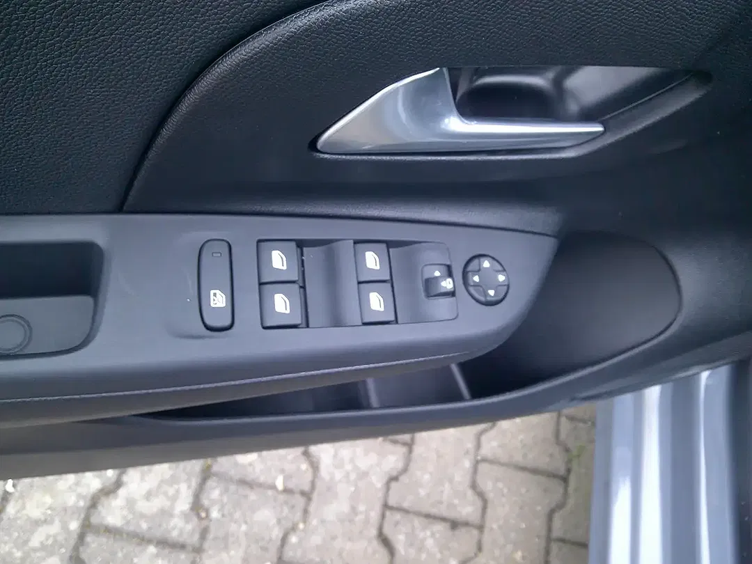 Opel Corsa 1.2 GS - Thumbnail 11