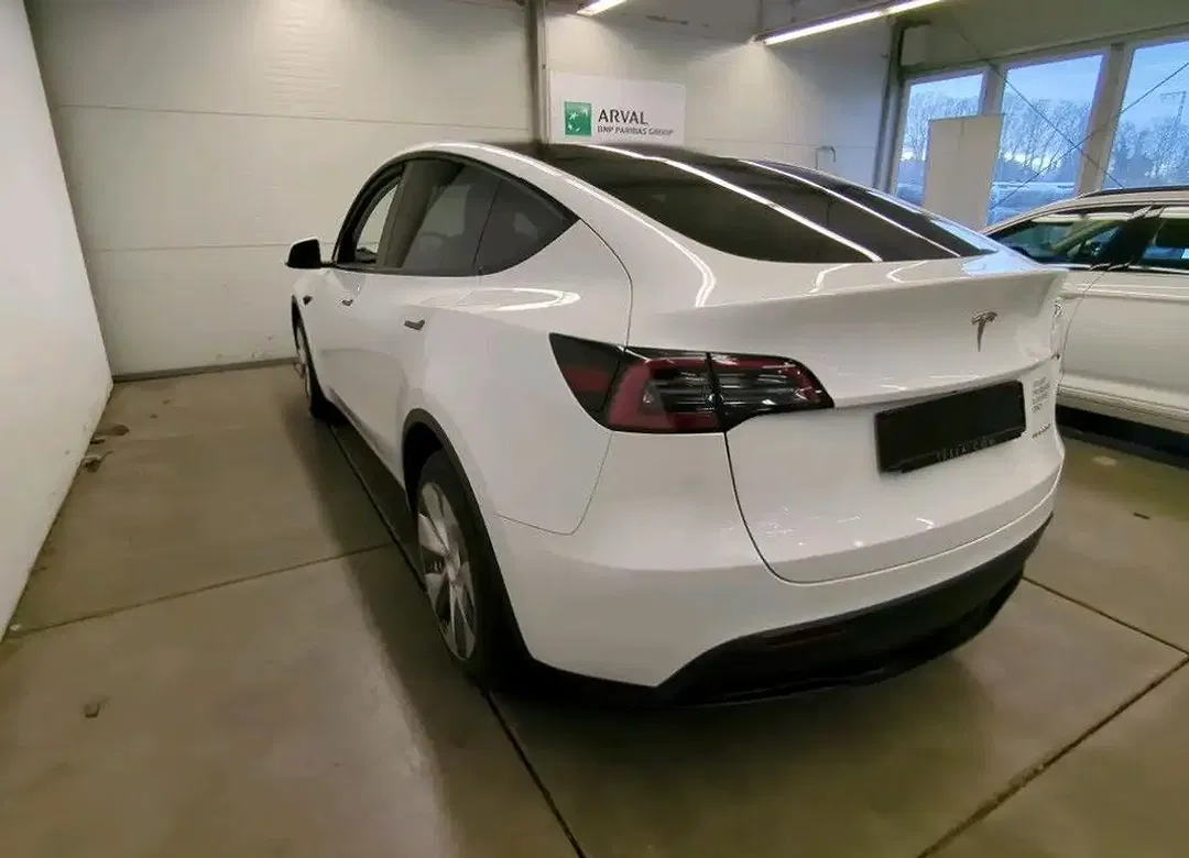 Tesla Model Y AWD Dual Motor Long Range - Thumbnail 8