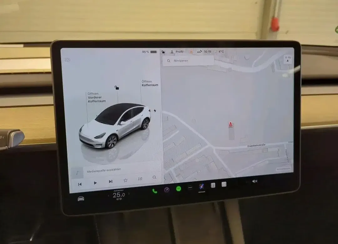 Tesla Model Y AWD Dual Motor Long Range - Thumbnail 9