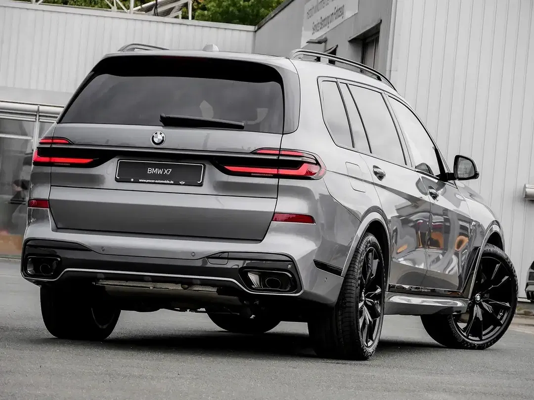 BMW X7 xDrive M Sport - Thumbnail 2