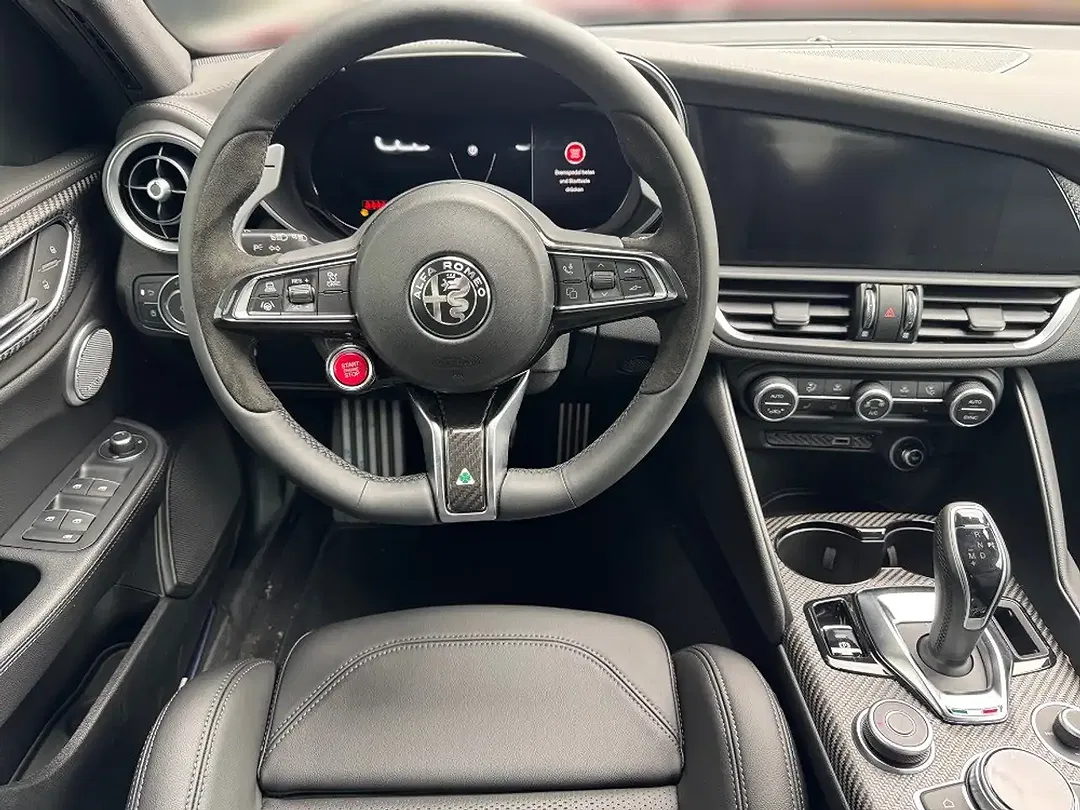 Alfa Romeo Giulia Quadrifoglio - Thumbnail 11