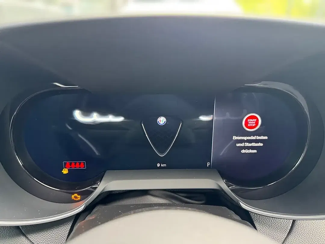 Alfa Romeo Giulia Quadrifoglio - Thumbnail 12