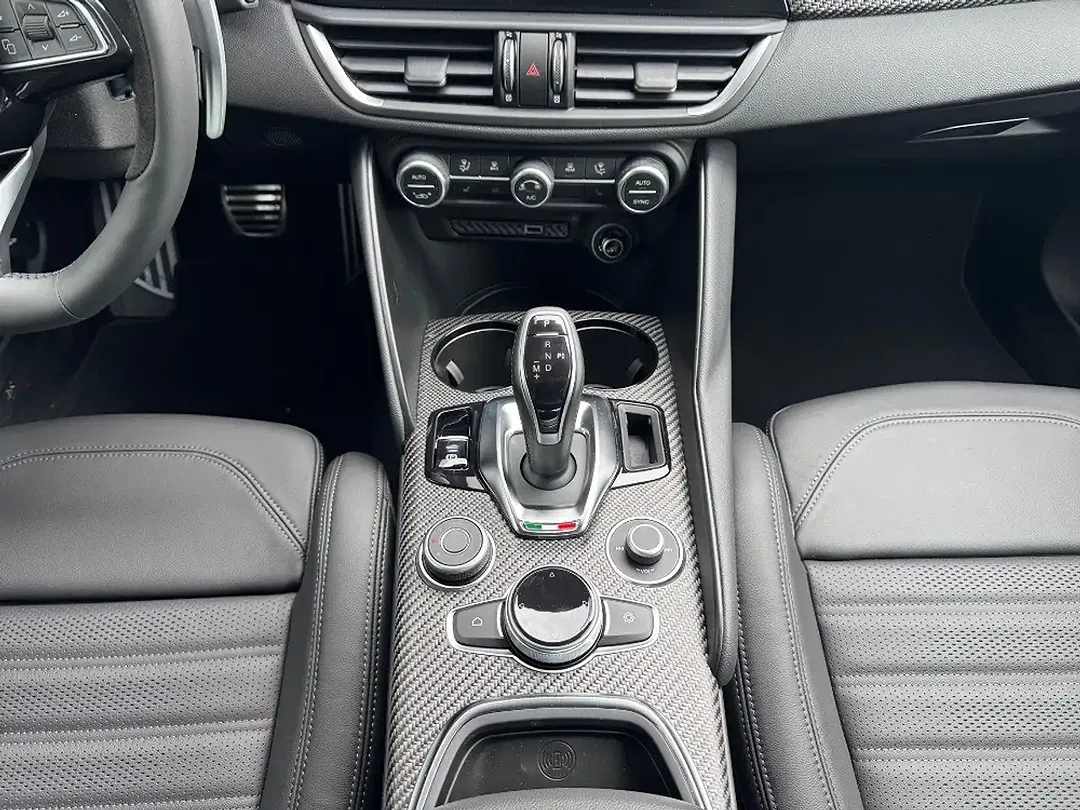 Alfa Romeo Giulia Quadrifoglio - Thumbnail 13