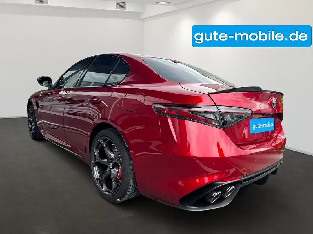 Alfa Romeo Giulia Quadrifoglio - Thumbnail 3