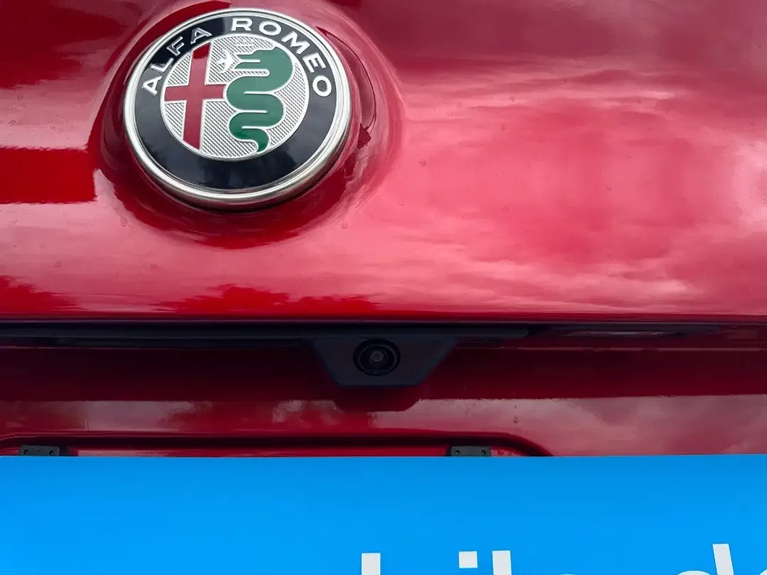 Alfa Romeo Giulia Quadrifoglio - Thumbnail 5