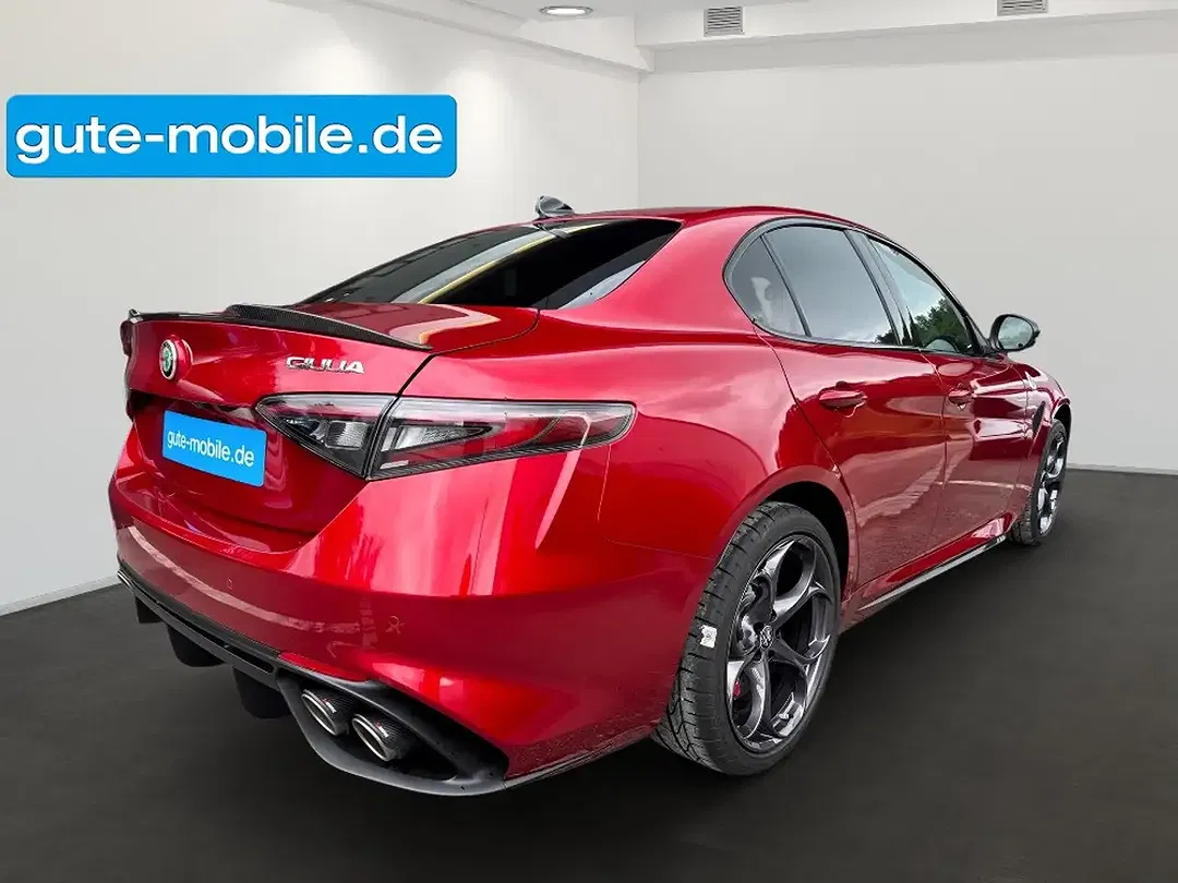 Alfa Romeo Giulia Quadrifoglio - Thumbnail 6