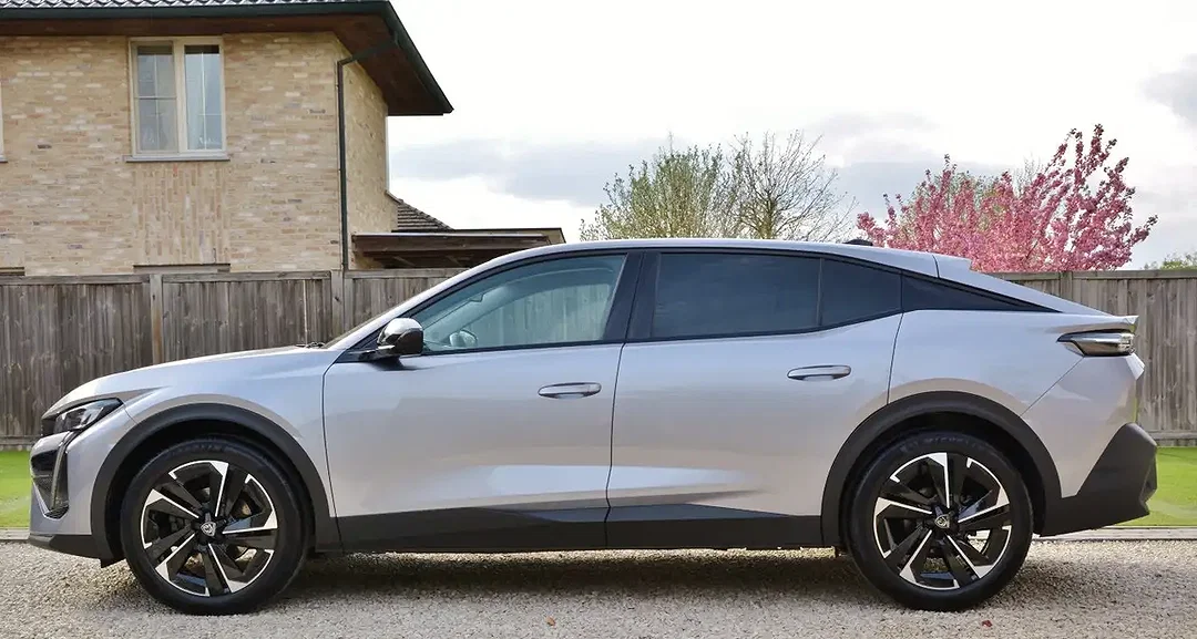 Peugeot 408 PureTech - Afbeelding 1