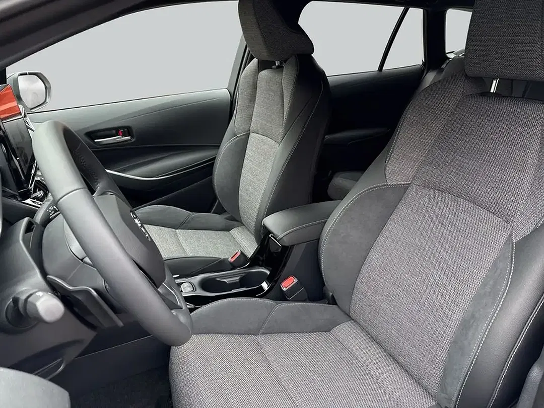 Toyota Corolla Hybrid - Thumbnail 10