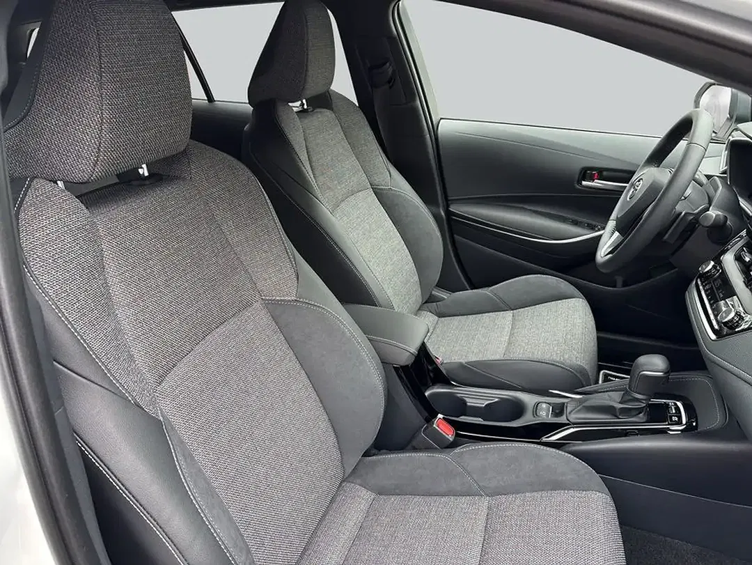 Toyota Corolla Hybrid - Thumbnail 12