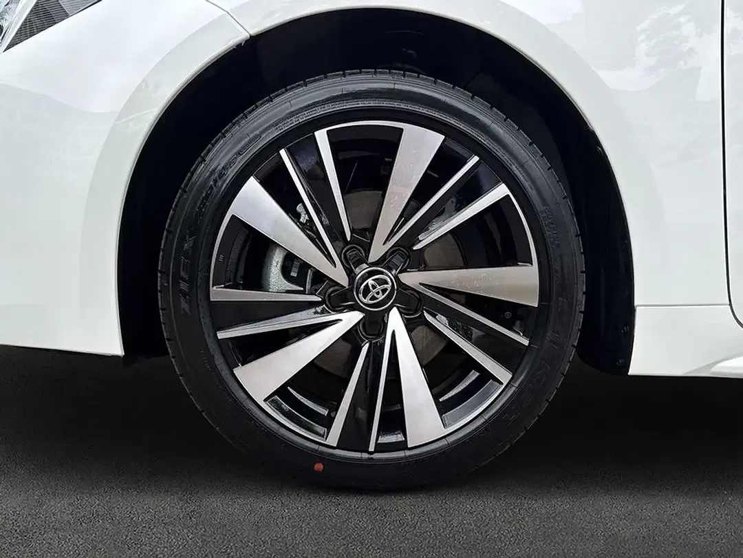 Toyota Corolla Hybrid - Thumbnail 7