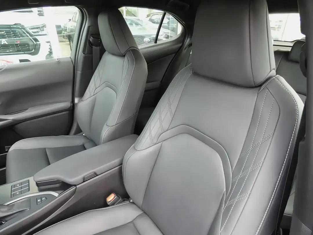 Lexus UX 250h Hybrid - Thumbnail 8